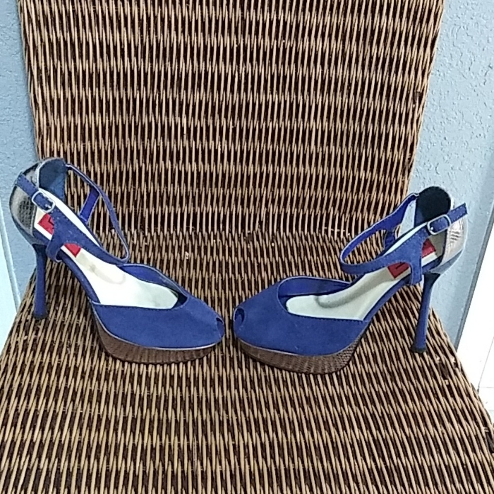 Shoes - Picture 3 of 5